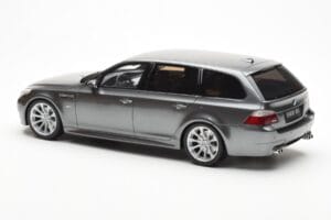 BMW M5 E61 Touring Сив Otto 1:18 OT189 Смола — снимка 5 от 6