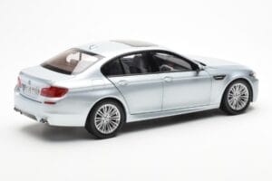 BMW M5 F10 Silverstone Сребърен Paragon 1:18 80432186353 Метал — снимка 3 от 8
