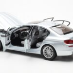 BMW M5 F10 Silverstone Сребърен Paragon 1:18 - image 5 of 8