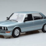 BMW M535i E12 Синьо Norev 1:18