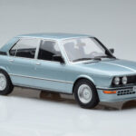 BMW M535i E12 Синьо Norev 1:18 - image 4 of 6