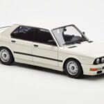 BMW M535i E28 Alpine Бял AUTOart 1:18 - image 6 of 10