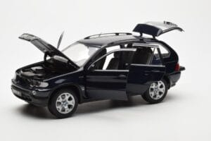 BMW X5 4.4i E53 Тъмно Синьо Kyosho 1:18 08521DB Метал — снимка 2 от 8