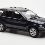 BMW X5 4.4i E53 Тъмно Синьо Kyosho 1:18 - image 6 of 8
