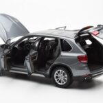BMW X5 F15 Space Сив Paragon 1:18 - image 5 of 8