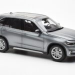 BMW X5 F15 Space Сив Paragon 1:18 - image 6 of 8