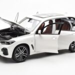 BMW X5 G05 Бял Paragon 1:18 - image 2 of 8