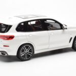 BMW X5 G05 Бял Paragon 1:18 - image 3 of 8