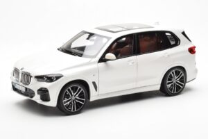 BMW X5 G05 Бял Paragon 1:18