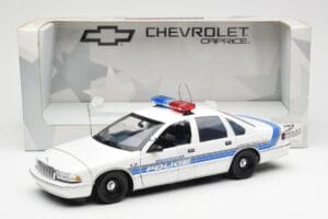 Chevrolet Caprice Sebring Полиция UT Models 1:18 21029 Метал — снимка 6 от 6