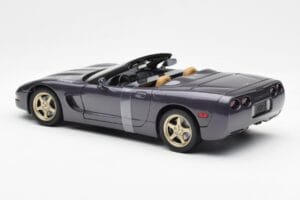 Chevrolet Corvette C5 Кабриолет Лилаво Перлено Металик UT Models 1:18 21010 Метал — снимка 5 от 6