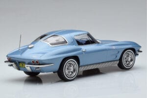 Chevrolet Corvette C2 Sting Ray Синьо Norev 1:18 189050 Метал — снимка 2 от 6