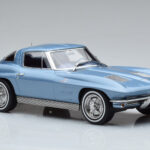 Chevrolet Corvette C2 Sting Ray Синьо Norev 1:18 - image 4 of 6