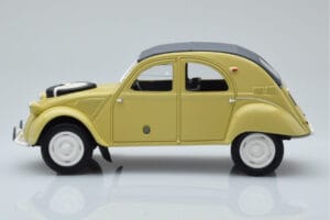 Citroen 2CV Sahara Жълт Otto 1:18 OT1027 Смола — снимка 3 от 6