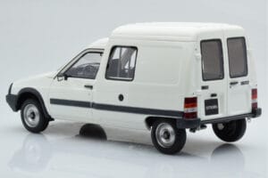 Citroen C15 E Бял Otto 1:18 OT956B Смола — снимка 4 от 6