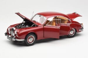 Daimler 250 V8 Червен Paragon 1:18 PA-98312 Метал — снимка 2 от 8