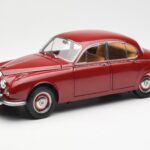 Daimler 250 V8 Червен Paragon 1:18