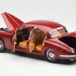 Daimler 250 V8 Червен Paragon 1:18 - image 5 of 8