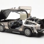 DeLorean DMC-12 Time Machine Back to the Future Сребрист Sun Star 1:18 - image 7 of 8