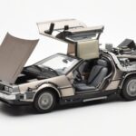 DeLorean DMC-12 Time Machine Back to the Future Сребрист Sun Star 1:18 - image 8 of 8