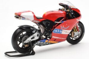 Ducati Desmosedici MotoGP Prova 2002 Minichamps 1:12 122020099 Метал — снимка 3 от 4