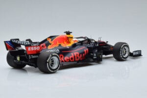Red Bull Racing RB16B #33 M. Verstappen Abu Dhabi GP F1 World Champion 2021 Minichamps 1:18 110212333 Метал — снимка 2 от 6