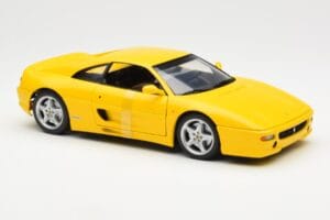 Ferrari F355 Berlinetta Жълт UT Models 1:18 180074021 Метал — снимка 4 от 6