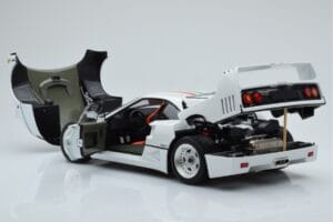 Ferrari F40 Перлено Бял Italy Kyosho 1:18 08416PWT-G Метал — снимка 5 от 8