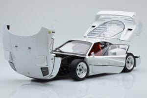 Ferrari F40 Перлено Бял Kyosho 1:18 08416PW-G Метал — снимка 2 от 8