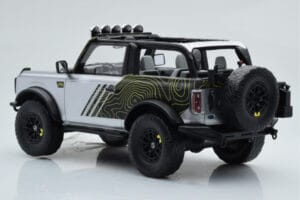 Ford Bronco RTR Iconic Сребрист GT Spirit 1:18 GT404 Смола — снимка 5 от 6