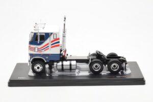 Ford CL 9000 Бял Син IXO 1:43