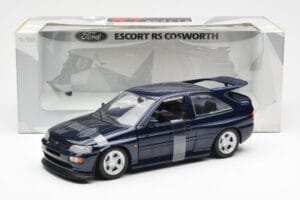 Ford Escort RS Cosworth Син Metallic UT Models 1:18 180082101-R1 Метал — снимка 2 от 6