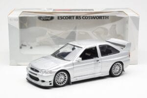 Ford Escort RS Cosworth Гражданска Версия Сребрист UT Models 1:18 22706 Метал — снимка 2 от 6