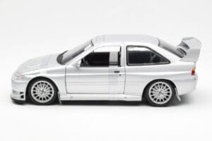 Ford Escort RS Cosworth Гражданска Версия Сребрист UT Models 1:18 22706 Метал — снимка 3 от 6