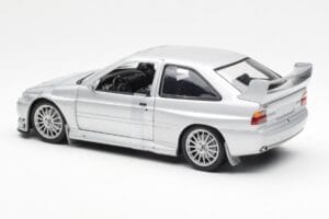 Ford Escort RS Cosworth Гражданска Версия Сребрист UT Models 1:18 22706 Метал — снимка 4 от 6