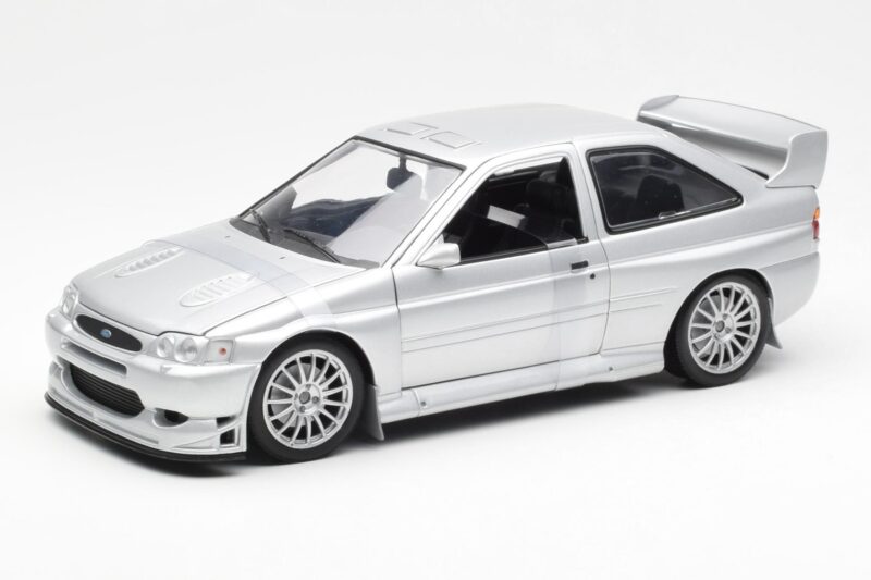 Ford Escort RS Cosworth Гражданска Версия Сребрист UT Models 1:18