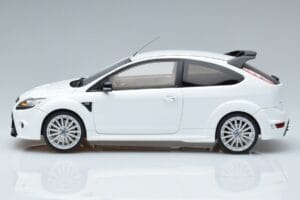 Ford Focus RS Mk2 Бял Otto 1:18 OT977 Смола — снимка 3 от 6