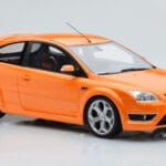 Ford Focus Mk2 ST 2.5 Electric Оранжев Otto 1:18 - image 4 of 6