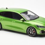 Ford Focus Mk5 ST Phase 2 Mean Зелен Otto 1:18 - image 4 of 6
