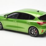 Ford Focus Mk5 ST Phase 2 Mean Зелен Otto 1:18 - image 5 of 6