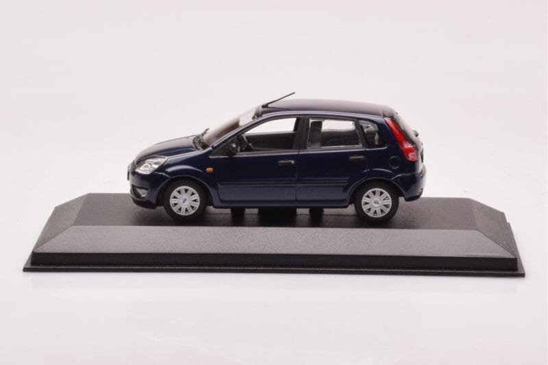 Ford Fusion Син Minichamps 1:43