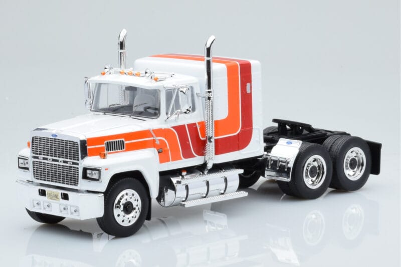 Ford LTL 9000 Бял Червен Оранжев IXO 1:43