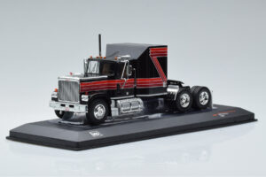 GMC General Червен Черен IXO 1:43 TR102