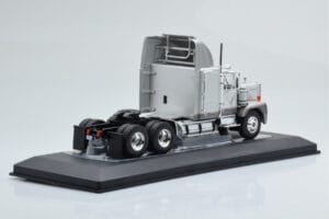 GMC General SBFA Сребърен IXO 1:43 TR166 Метал — снимка 2 от 6