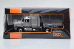 GMC General SBFA Сребърен IXO 1:43 TR166 Метал — снимка 6 от 6