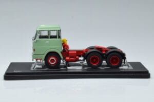 Henschel HS 19 TS Зелен IXO 1:43 TR151 Метал — снимка 3 от 6