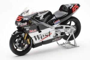 Honda NSR500 West Honda Pons #65 L. Capirossi 500cc World Championship 2001 Minichamps 1:12 122016165 Метал — снимка 2 от 4