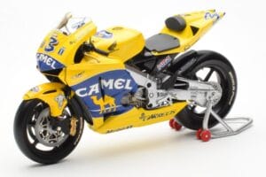 Honda RC211V Pramac Pons #3 M. Biaggi MotoGP 2003 Minichamps 1:12 122037103 Метал — снимка 2 от 4