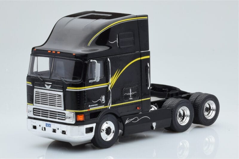 International Eagle Cabover Черен IXO 1:43