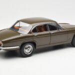 Jaguar XJ6 Series 1 4.2 Sable Кафяв Paragon 1:18 - image 3 of 8